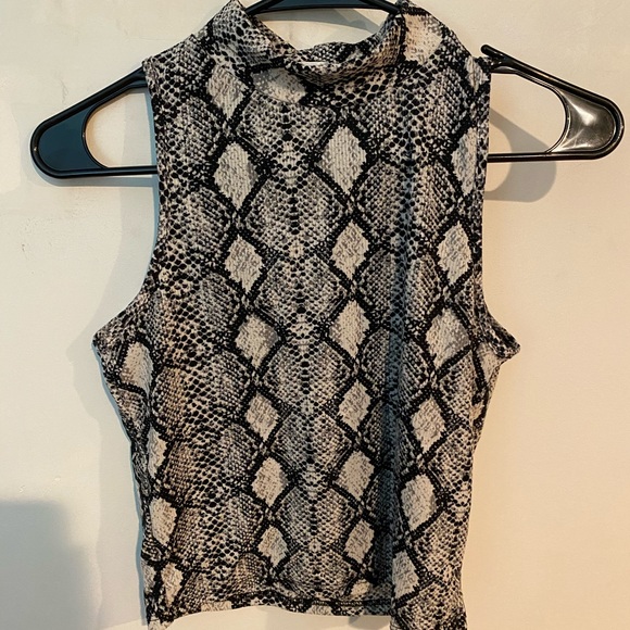 Snakeskin crop tank - Picture 1 of 2